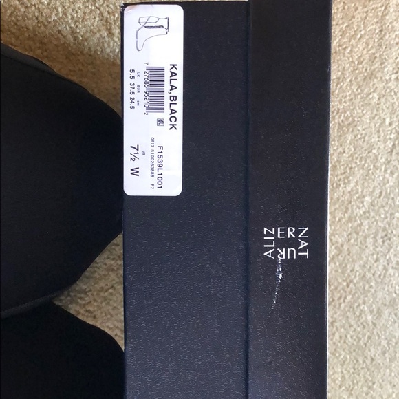 7.5 W Naturalizer Ankle Boot - Picture 5 of 7